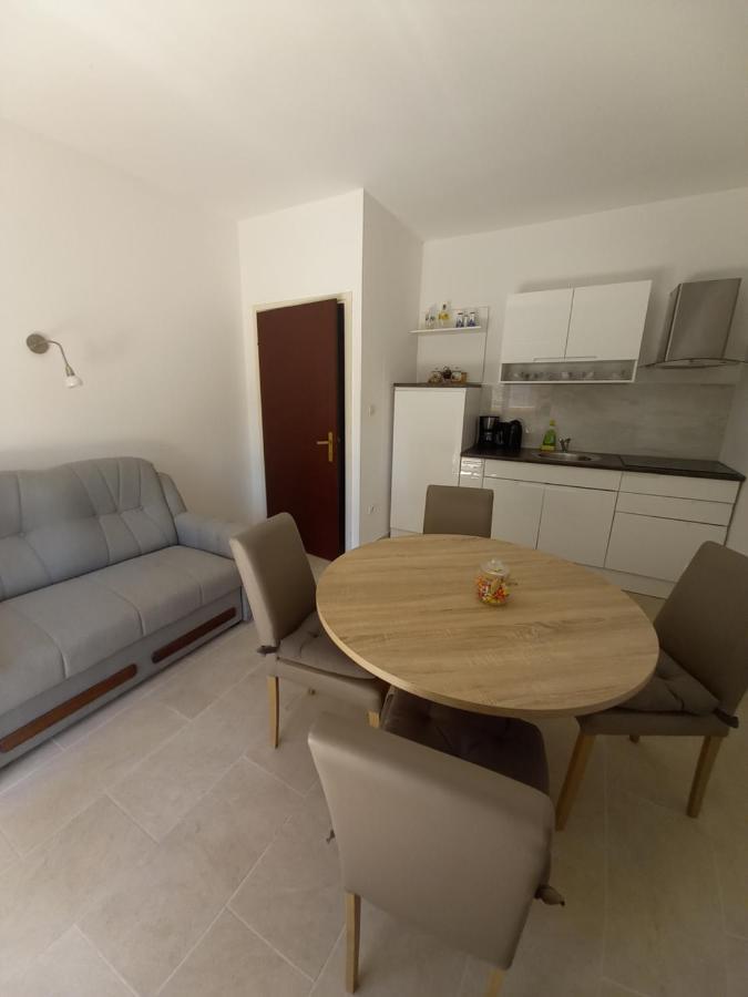 Apartmani Pajalic Krk Town Exterior photo